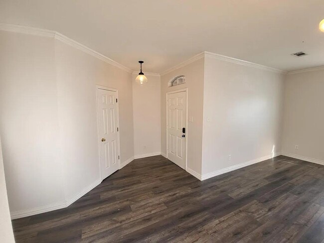 Photo - 1923 Chandler Ln