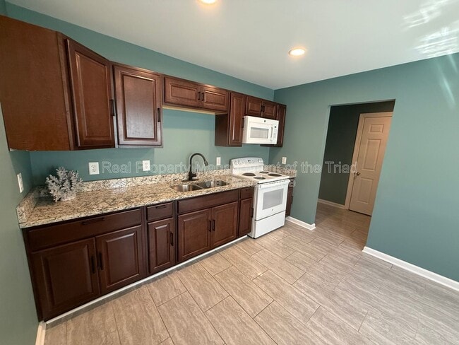 Photo - 600 Tipperary Dr