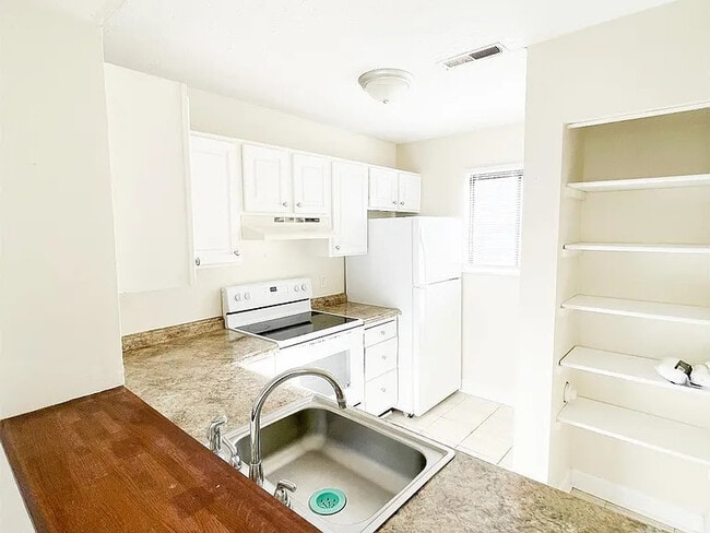 Photo - 1444 Tenbury Dr