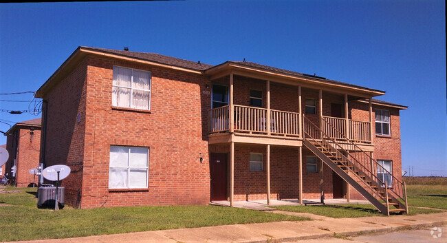 Building Photo - Farmview Estates Rental