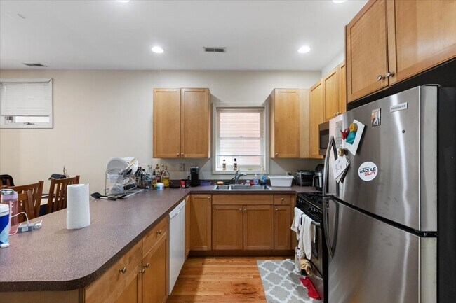 Photo - 2338 N Greenview Ave Unit 1