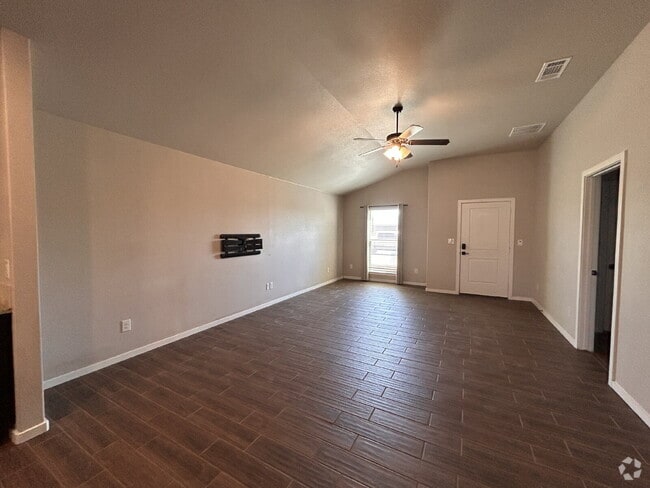Building Photo - 3 bedroom 2 Bathroom. Rental