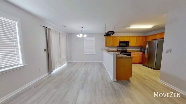 Photo - 1347 Parkland Way