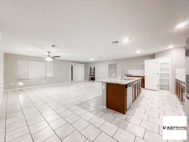 Photo - Modern 4/3 Phoenix Home with Solar &amp; Mountain Views!