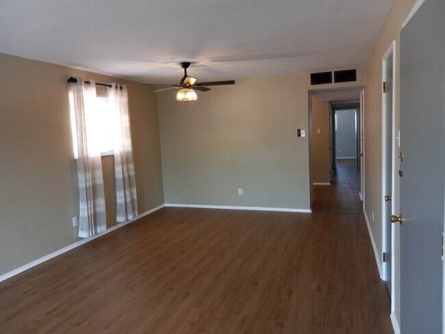 Photo - 7320 Hampshire Dr Unidad #3