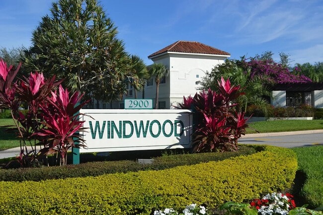 Building Photo - 2900 NW 5th Ave Unit FAU Housing