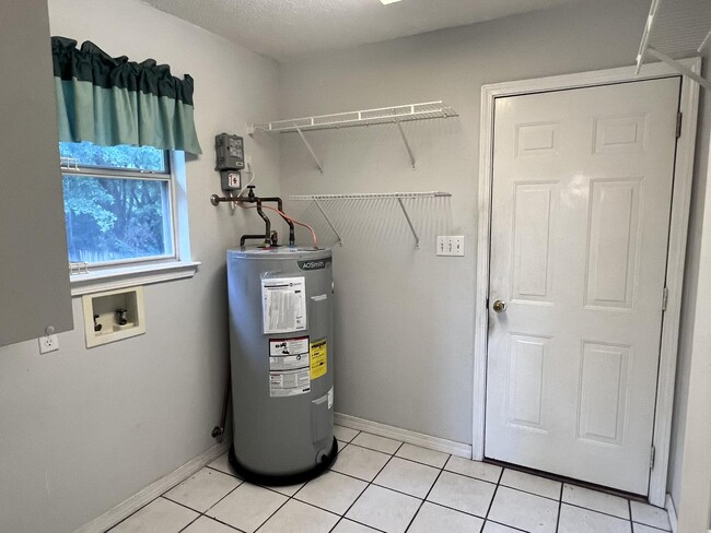 Photo - 395 Lake Holley Cir