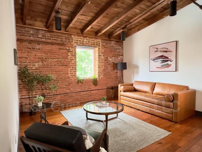 Photo - 437 W Grant St