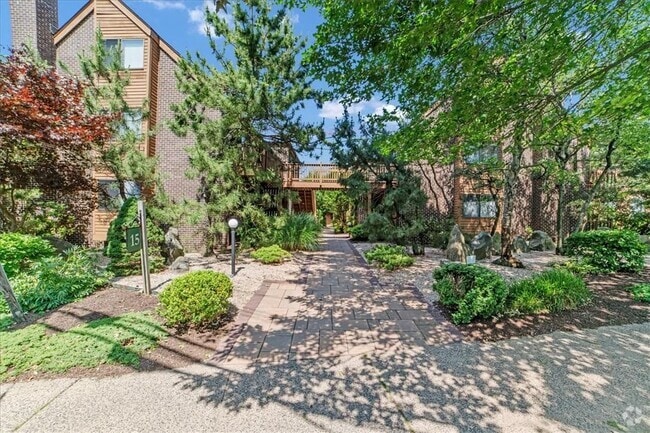 Building Photo - 15 Greenridge Ave Unit 19F Rental