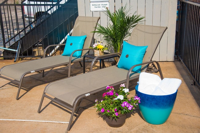 Photo - University Blvd Apartments