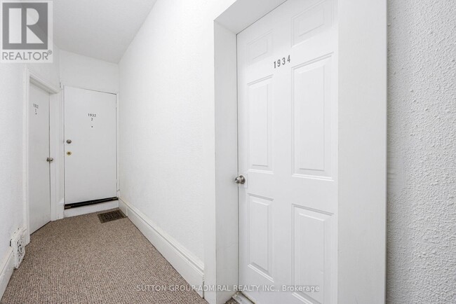 Photo - 1934 Queen St E Unit Upper