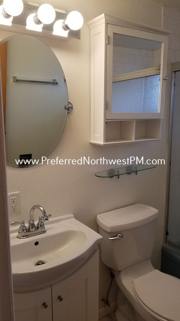 Photo - 1305 W 17th Ave