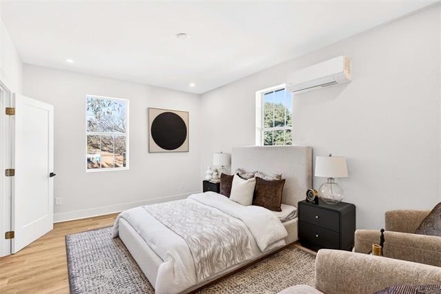 Photo - 435 W 9th St