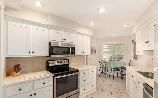 Photo - 10880 W Coggins Dr
