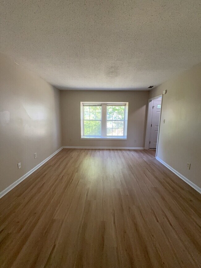 Stunning 3 Bed, 2.5 Bath Home with 1536 Sq Ft in Jacksonville, NC!