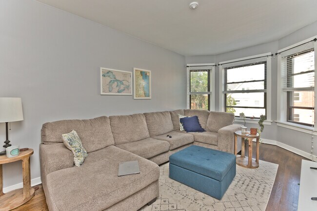 Photo - 3253 N Kenmore Ave Unit #  03