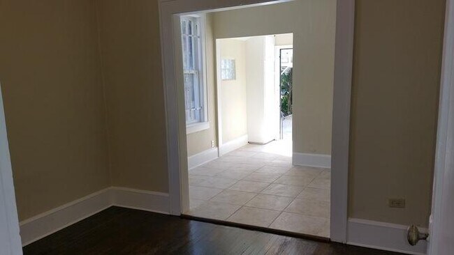 Photo - 118 W 28th St