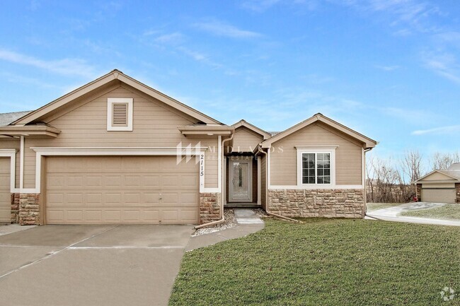 Building Photo - Ranch Townhome in Shadow View