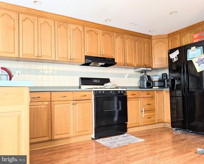 Photo - 320 Spruce St