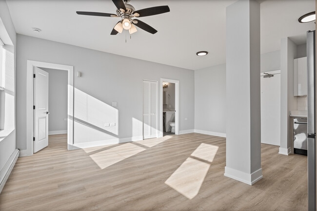 Photo - 1625 W Howard St Unit 306