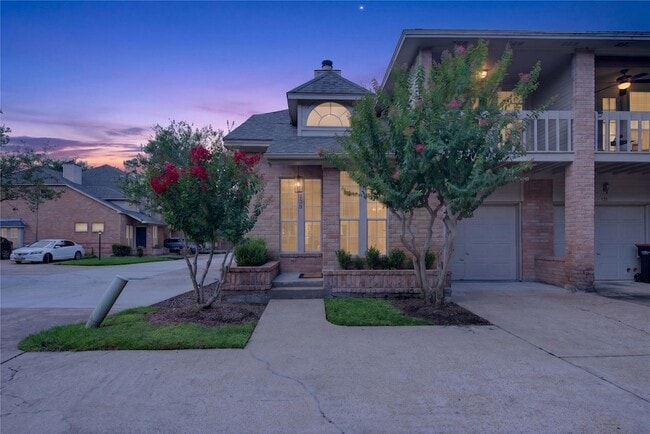 Building Photo - 5515 Strack Rd Unit 135