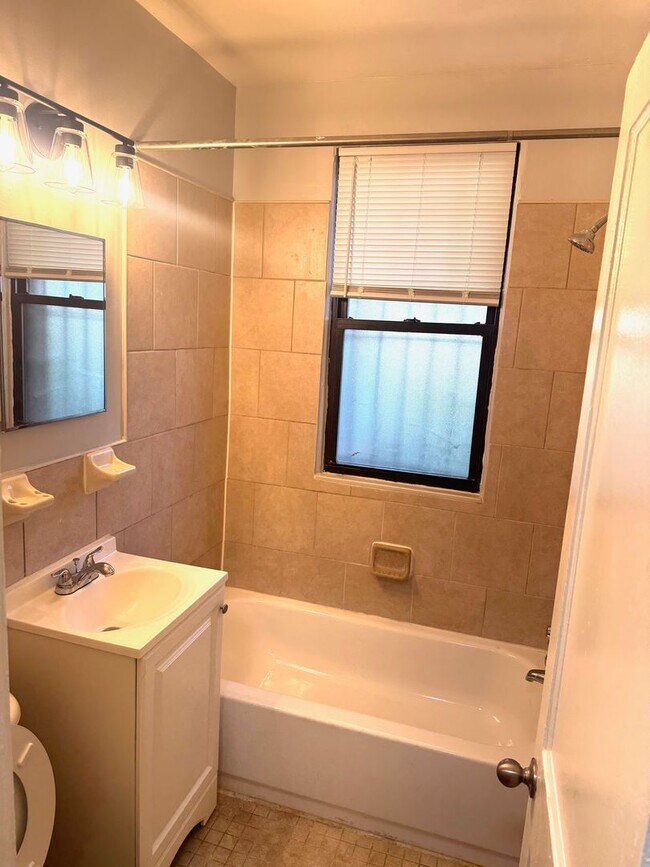 Photo - 1178 MORSE ST NE
