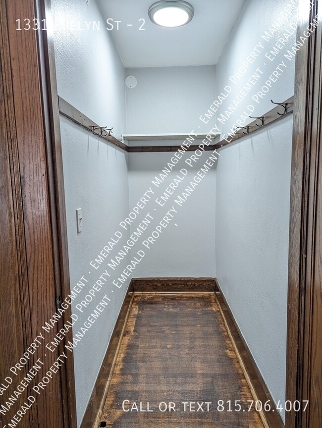 Photo - 1331 Evelyn St Unit 2