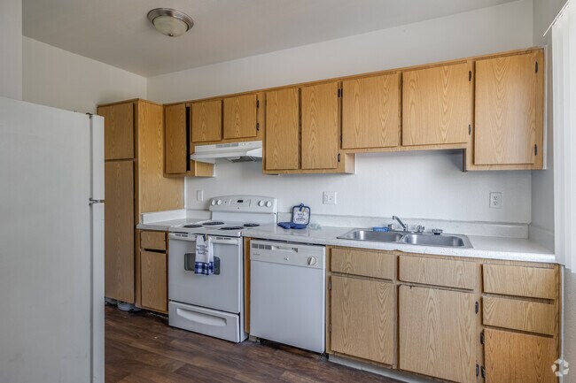 1BR, 1BA - 551SF - Kitchen