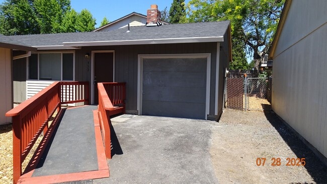 Building Photo - Newly Remodeled 3 Bedroom 1 Bathroom Ranch... Rental