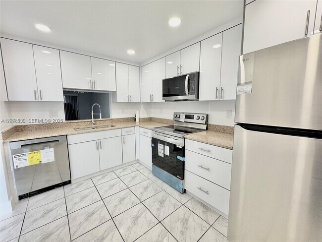 Photo - 1075 Riverside Dr Unit 302