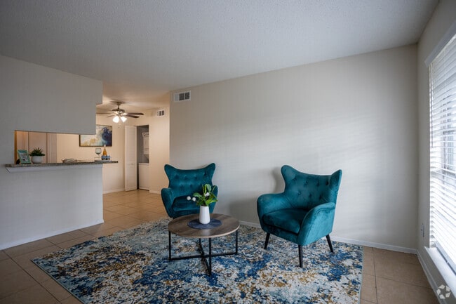 2BR, 1BA - 800 SF - Residence at The Heights