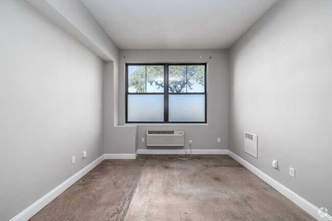 2BR, 2BA - 850SF - Living Room