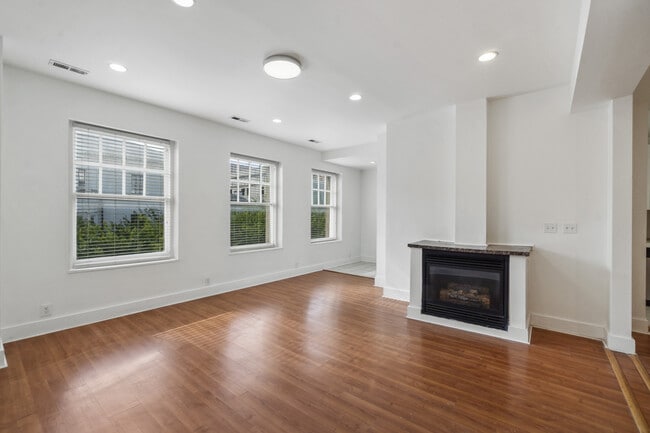 Photo - 407 N Charles St