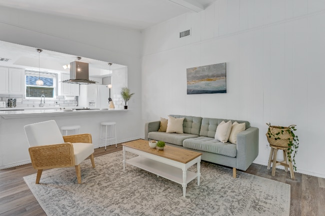 Photo - 1614 Woodcrest Ln