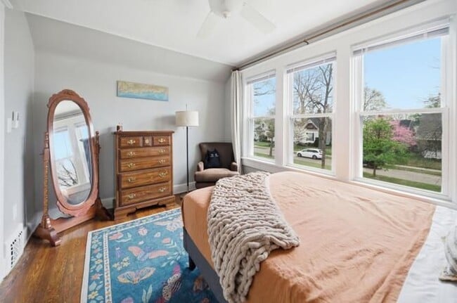 Photo - 103 E 22nd St