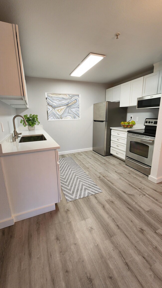 Photo - 11002 SE Petrovitsky Rd Unidad I103