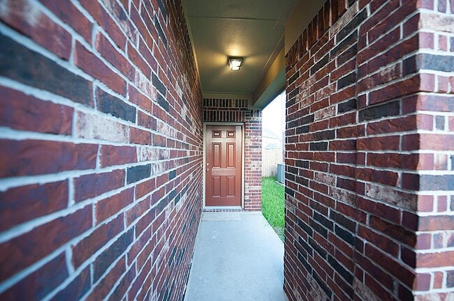 Photo - 18519 Each Elm Way