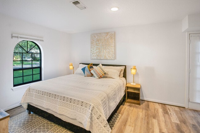 Building Photo - 206 St Cloud Dr Unit FL2-ID1472546P