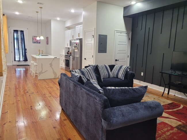 living room - 2821 Dryades St Unit 2819