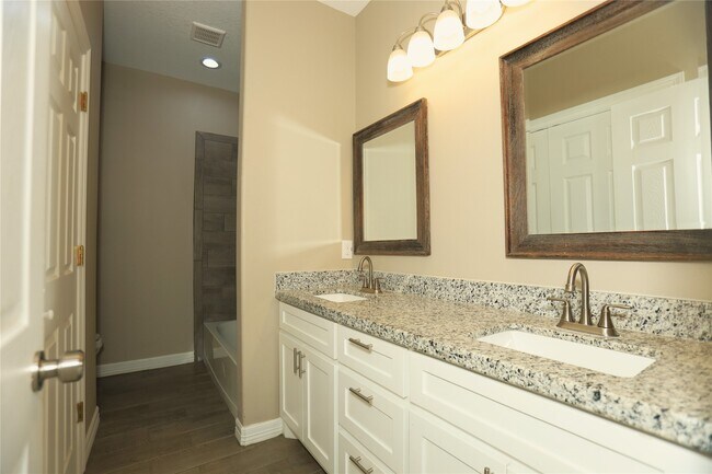 Photo - 1012 -A Oak St