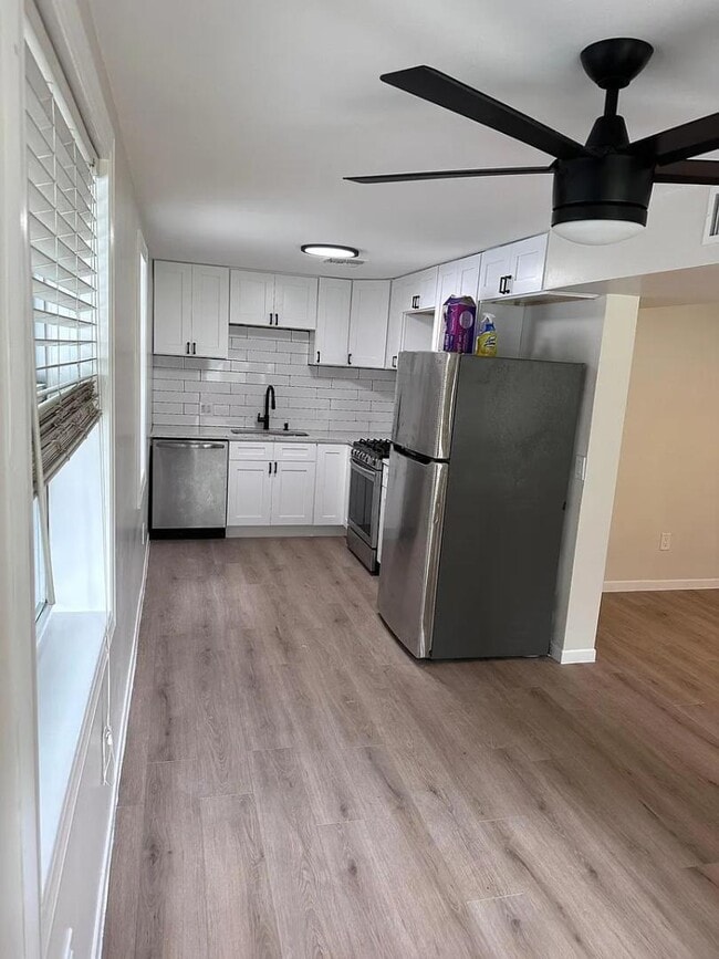 Photo - 3505 Iris St N