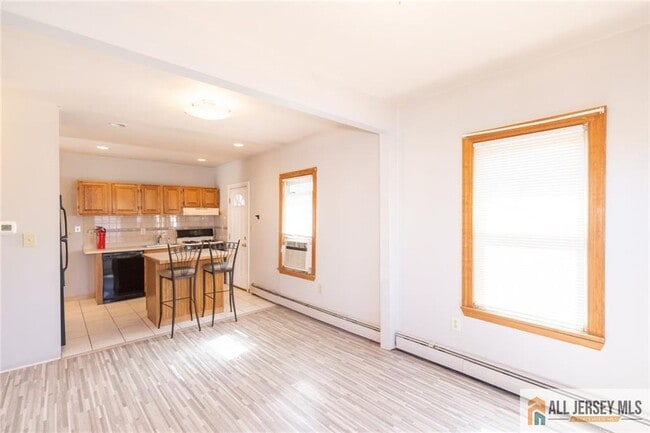 Photo - 204 Livingston St