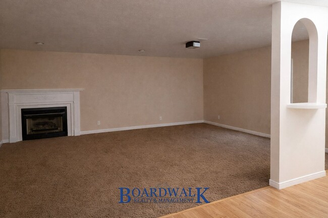 Photo - Beautiful 6 Bedroom Home in Sandy!