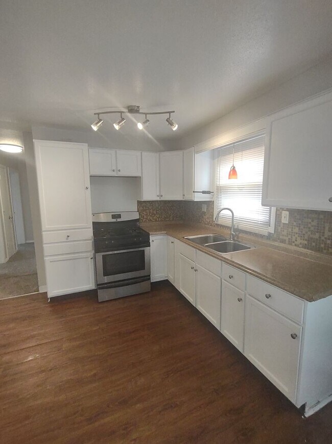 Photo - Spacious 4 Bedroom Single Family Home - No...