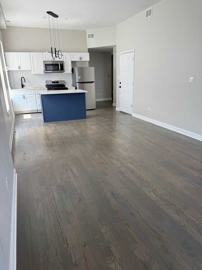 Photo - 5910 S Michigan Ave