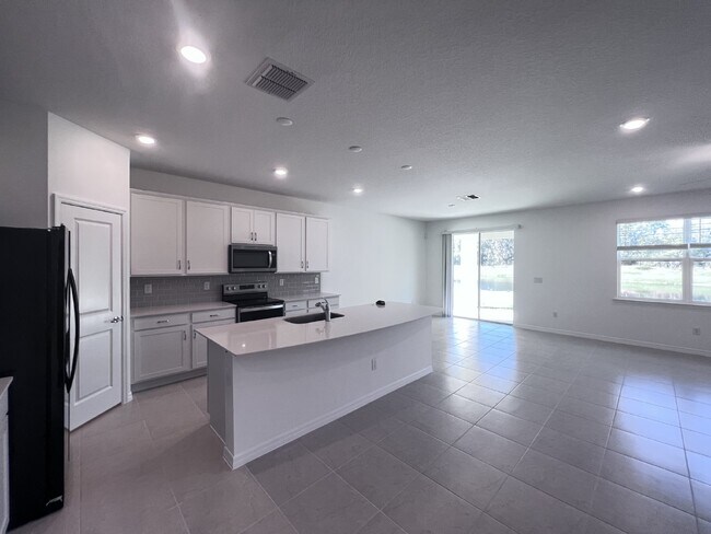 Photo - "Epperson lagoon 4 Bed, 2.5 Bath Home in Wesley Chapel, FL - A Must-See Rental Property!"
Free wi...