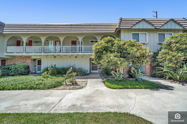 Photo - 4739 Larwin Ave Townhome