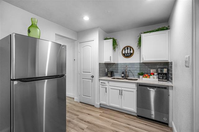 Photo - 2250 Areba St