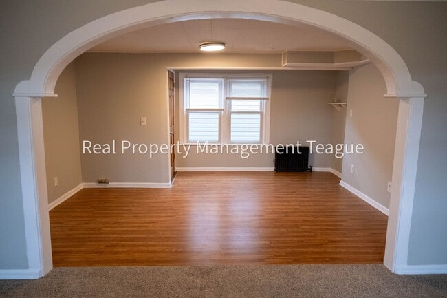 Building Photo - 1 S Main St Unit 1 South Main Fl 2