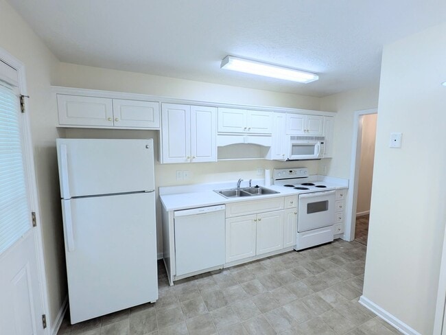 Photo - 526 Edgecliff Ln